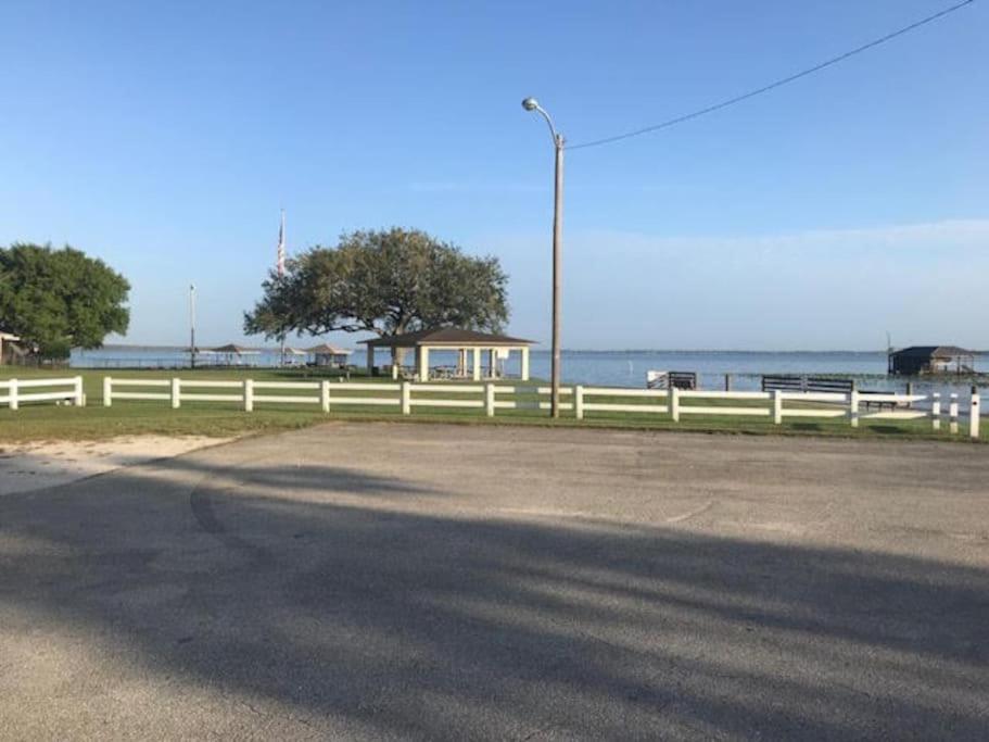 Beautiful Home Across The Street From Lake June! Λέικ Πλάσιντ Εξωτερικό φωτογραφία